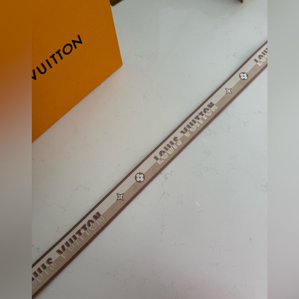 Louis Vuitton Jacquard Speedy Bandoulière 20 Shoulder Strap in Tan ~ NWOT 42” - Picture 8 of 9